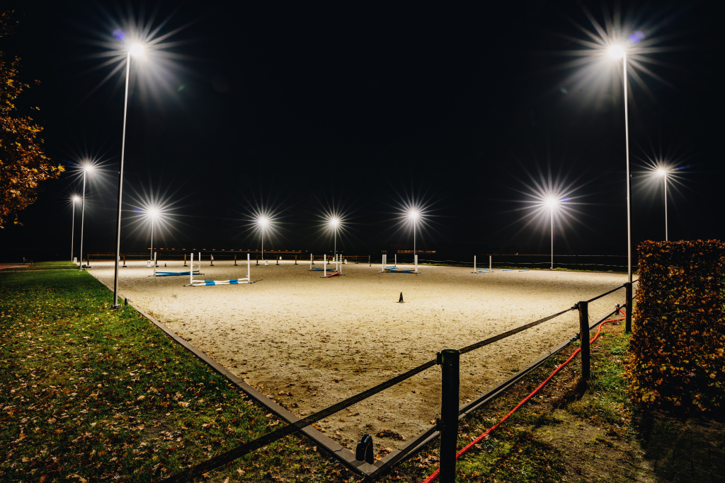 Paardenbakverlichting – LEDlampen – Lichtmasten – Cowi Masten B.V